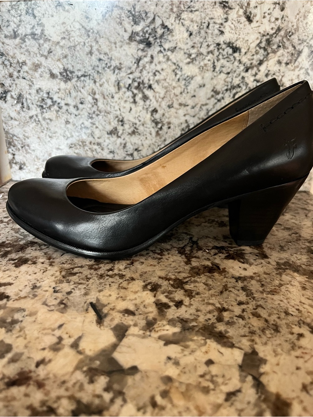 Women’s FRYE Carson Pumps Black Color Block Mid Heel Sz 8